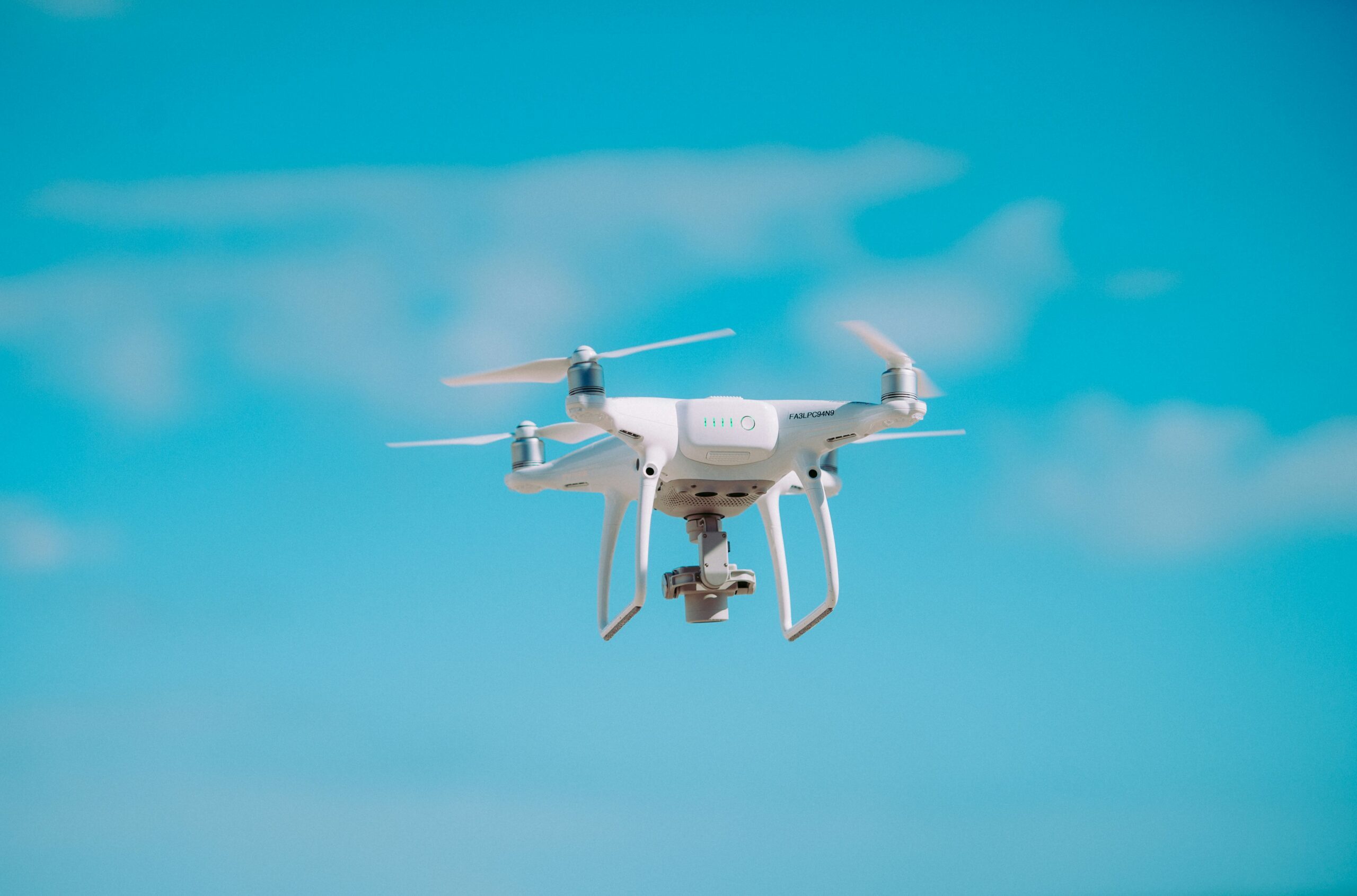 découvrez notre gamme de solutions de lutte anti-drone pour protéger votre espace contre les menaces aériennes. contactez-nous pour des conseils personnalisés.
